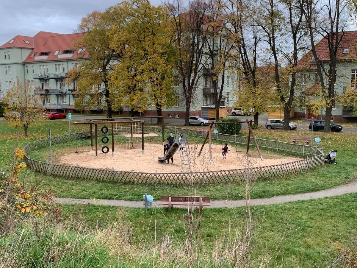 Ruhig - Privatparkplatz - Barrierearm Quiet - Private Car Park - Low Barrier Magdeburg Exteriör bild