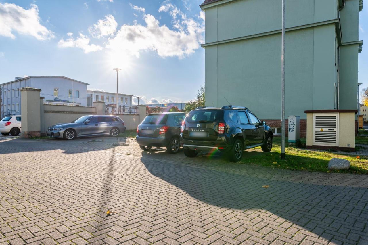 Ruhig - Privatparkplatz - Barrierearm Quiet - Private Car Park - Low Barrier Magdeburg Exteriör bild